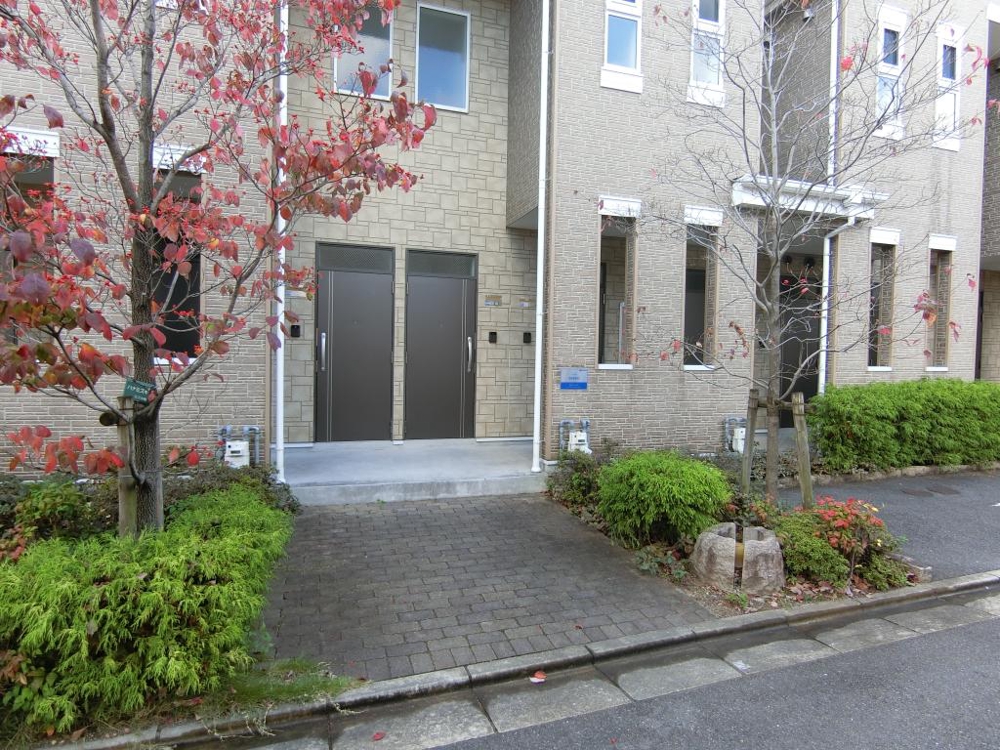 23/25 エントランス