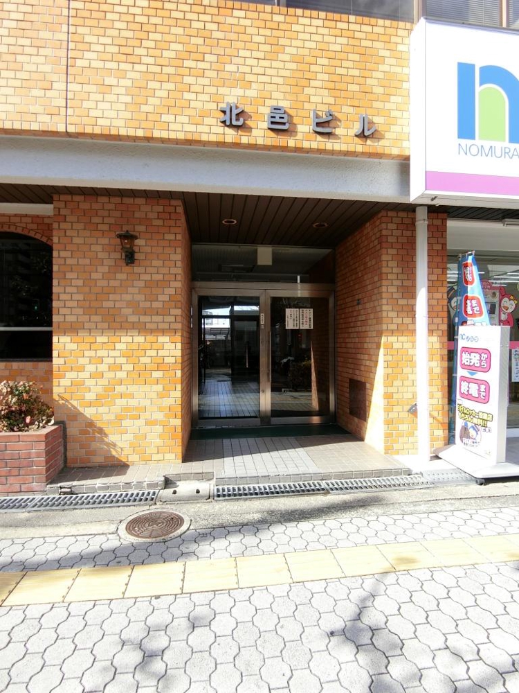 27/30 エントランス