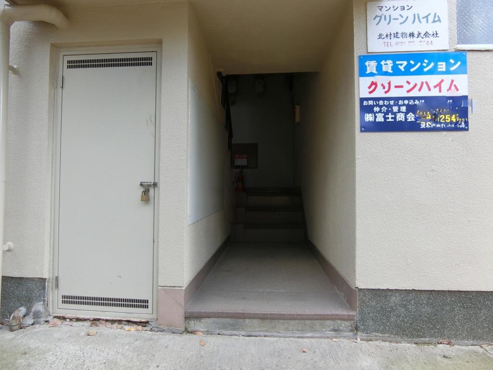 27/30 エントランス