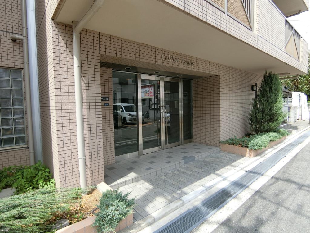 26/30 エントランス