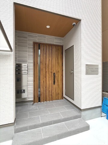 27/30 エントランス