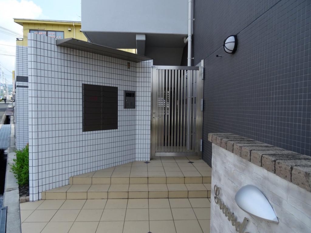 28/30 エントランス