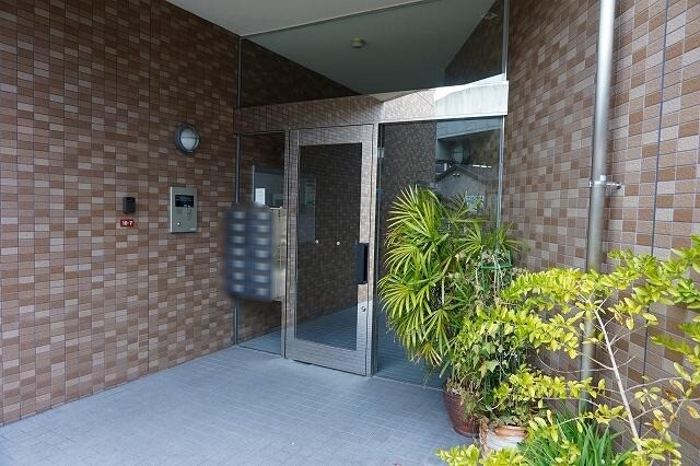 28/30 エントランス