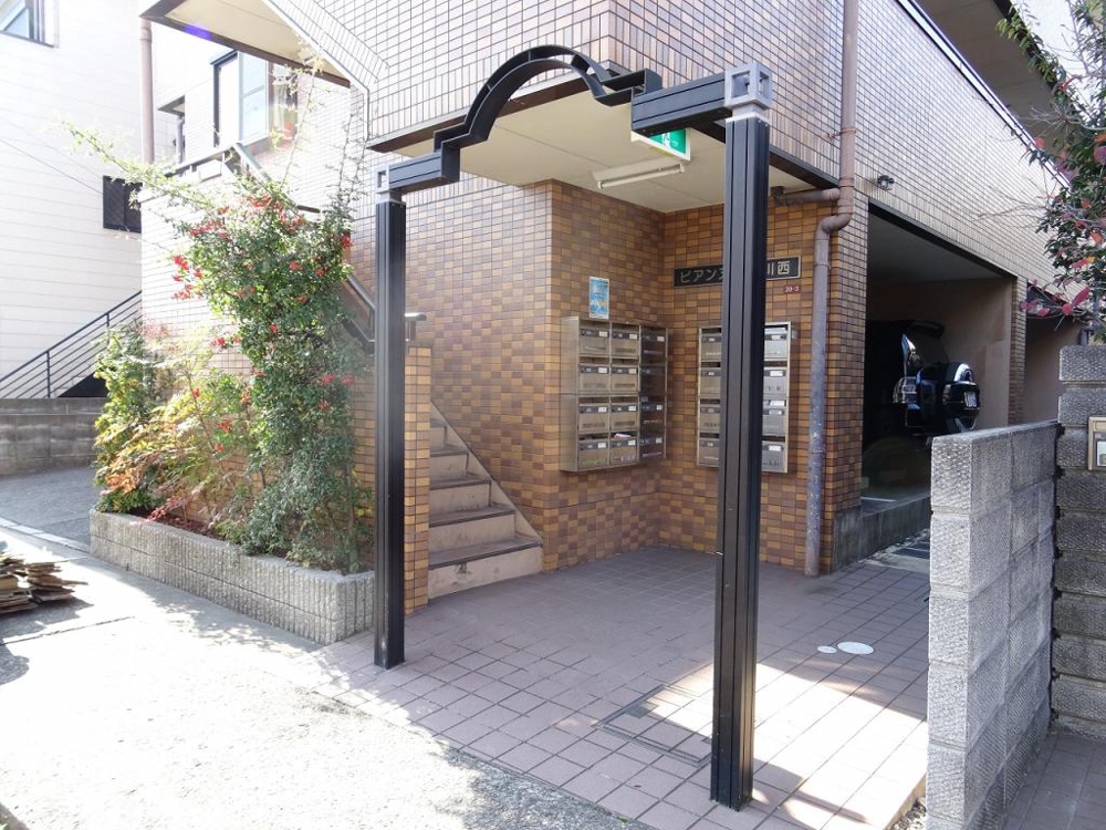 26/30 エントランス