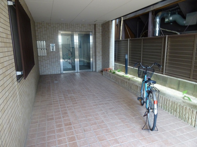 28/30 エントランス