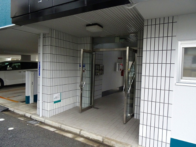 28/30 エントランス