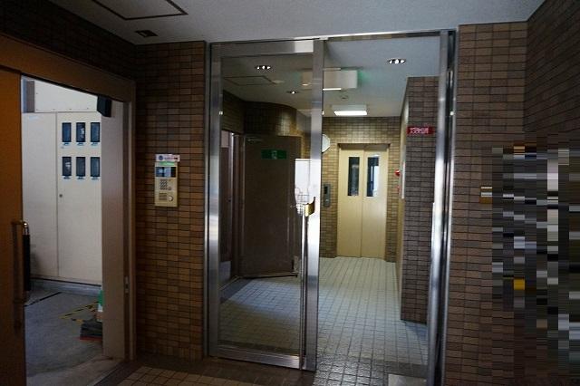 24/30 エントランス