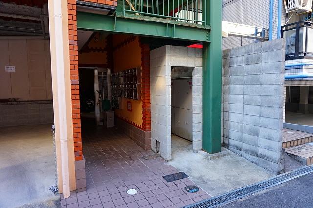 28/30 エントランス