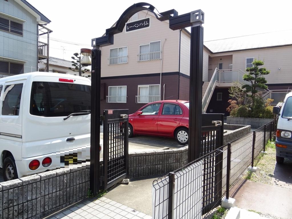 26/30 エントランス