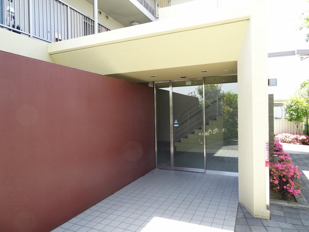 28/30 エントランス