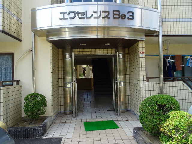 28/30 エントランス