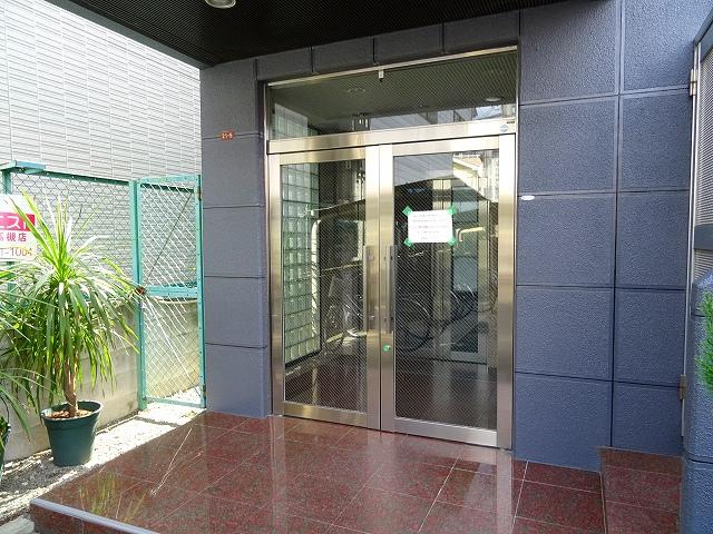 26/30 エントランス