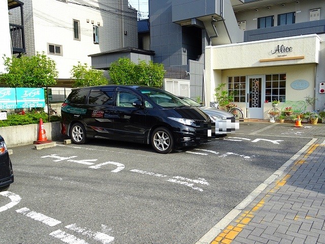 27/30 駐車場
