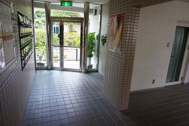 28/30 エントランス