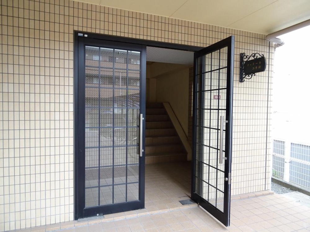 25/30 エントランス