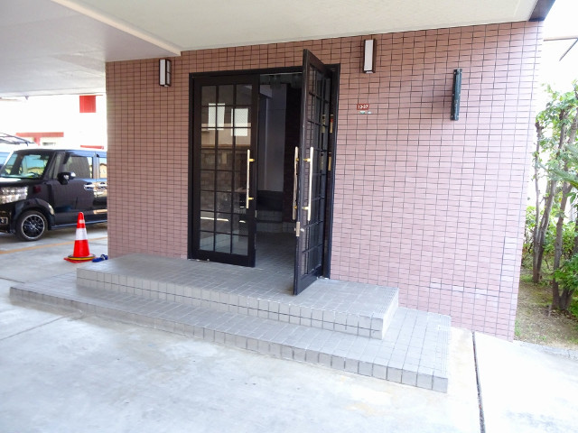 26/30 エントランス