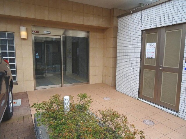 28/30 エントランス