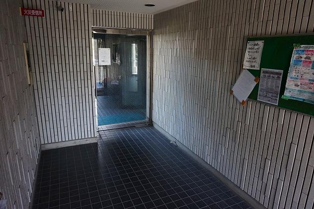 28/30 エントランス