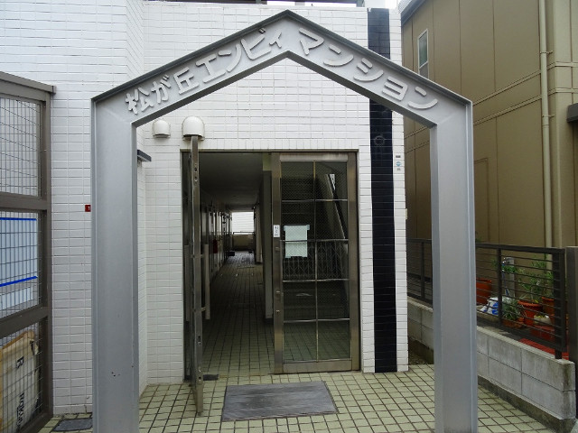 28/30 エントランス