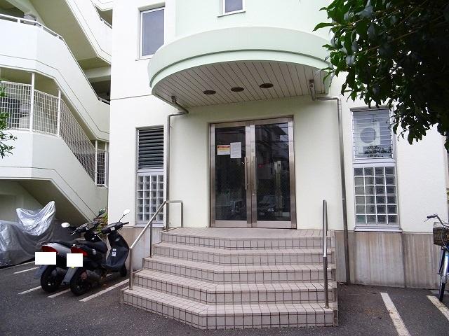 28/30 エントランス