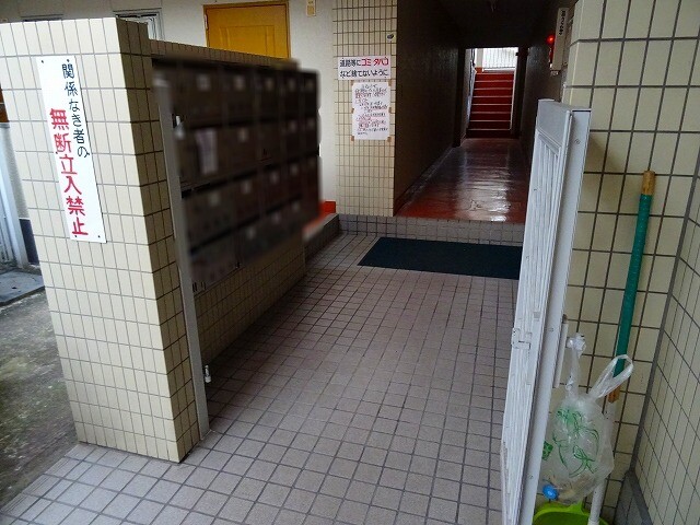 28/30 エントランス