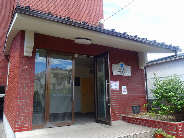 28/30 エントランス