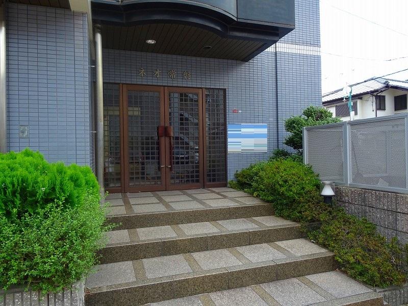 28/30 エントランス