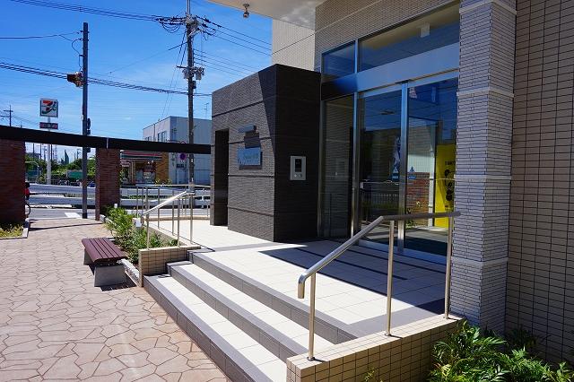 28/30 エントランス