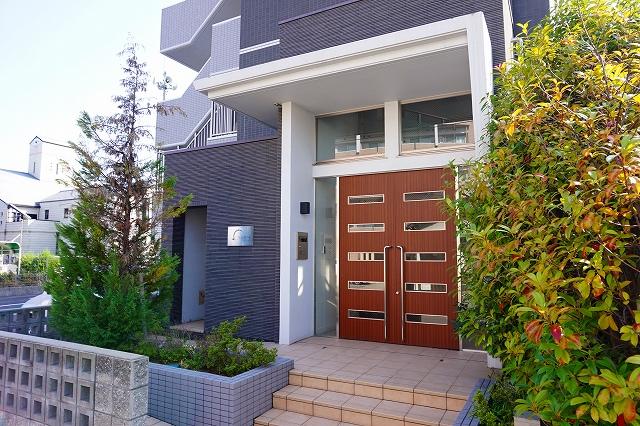 28/30 エントランス