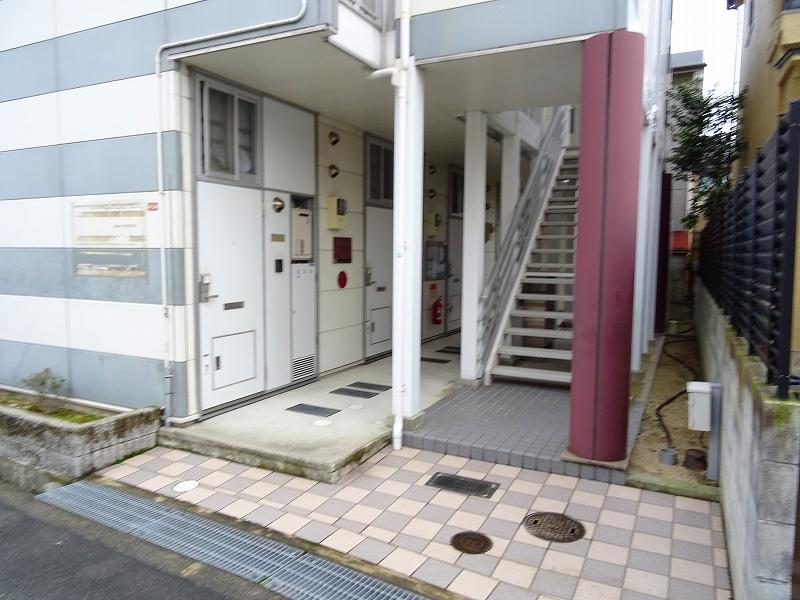 28/30 エントランス