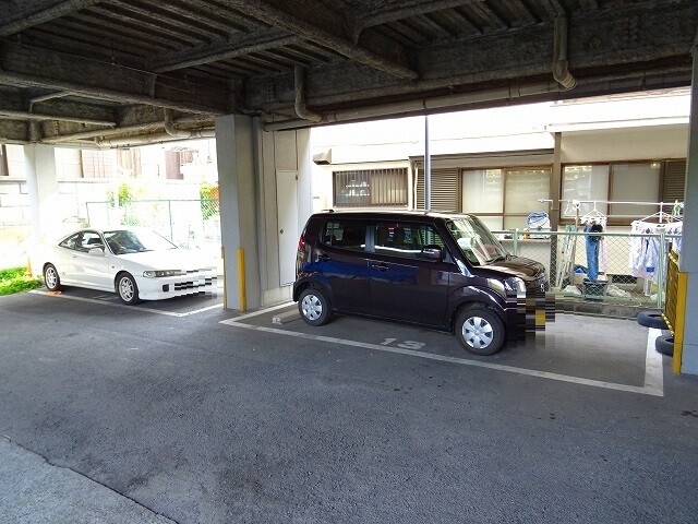 28/30 駐車場