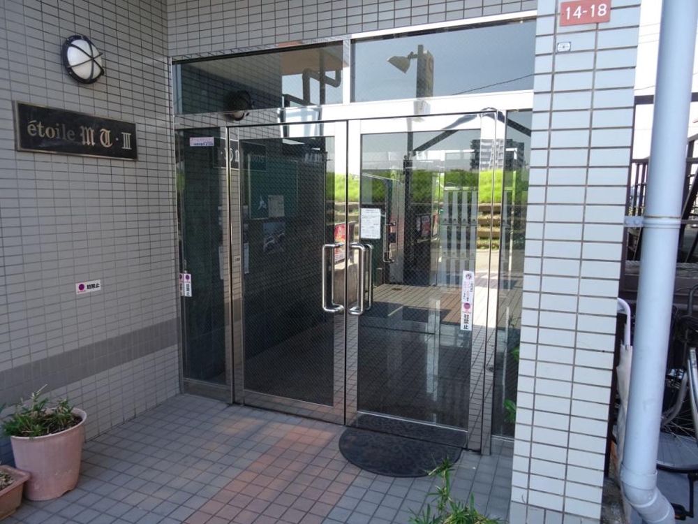 28/30 エントランス