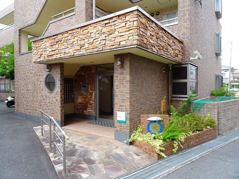 28/30 エントランス