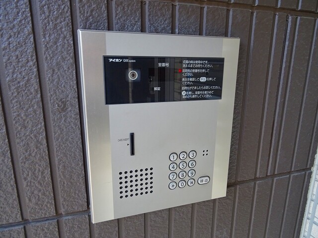 28/30 エントランス