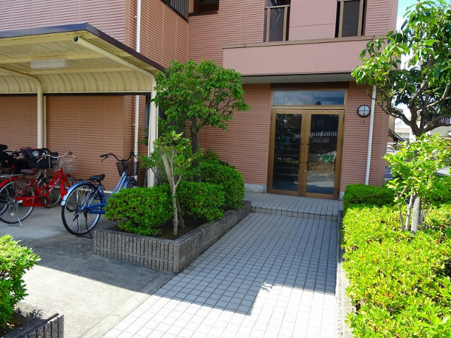 28/30 エントランス