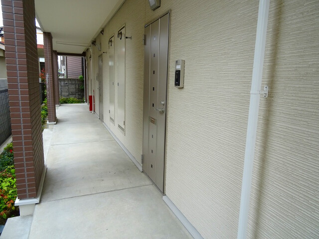 28/30 エントランス