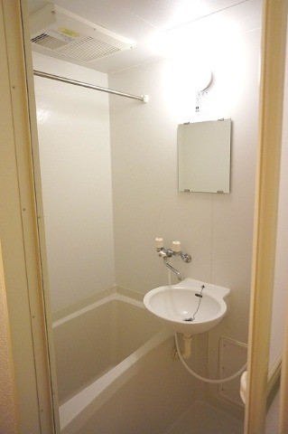 13/30 浴室