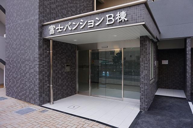 28/30 エントランス