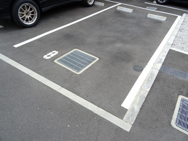 27/30 駐車場