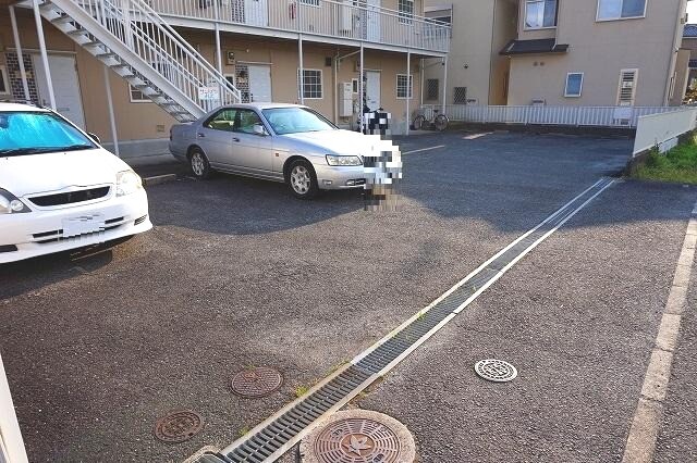 27/30 駐車場