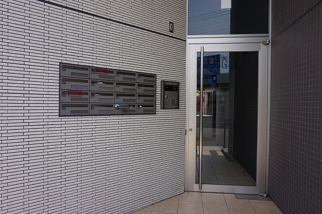 28/30 エントランス