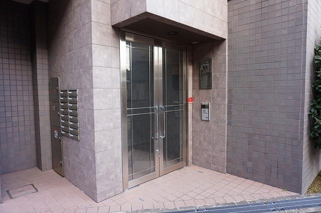 28/30 エントランス