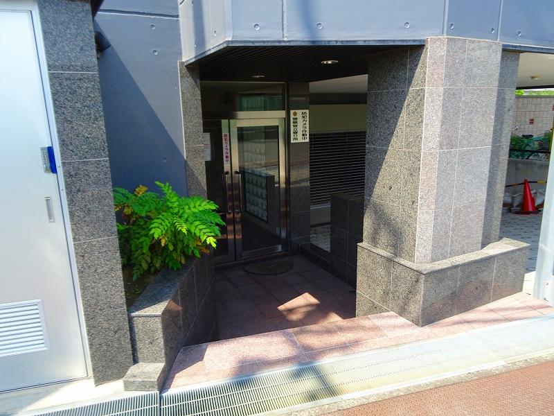 28/30 エントランス