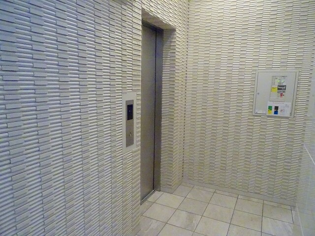 28/30 エントランス