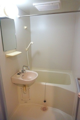 13/30 浴室