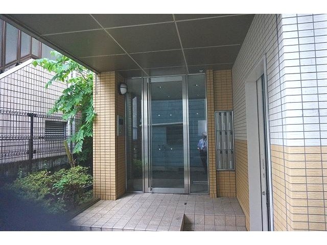 24/30 エントランス