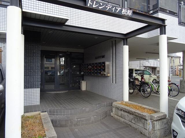 28/30 エントランス