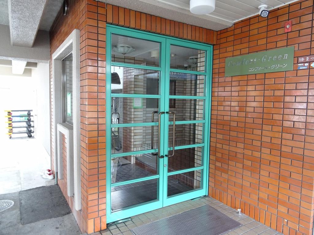 27/30 エントランス