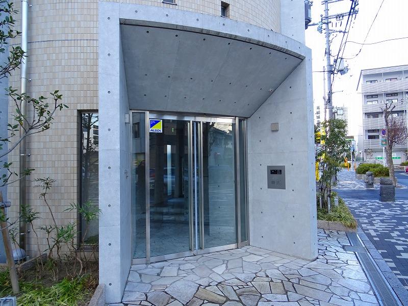 28/30 エントランス