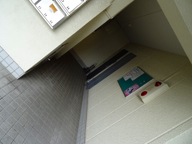 28/30 エントランス